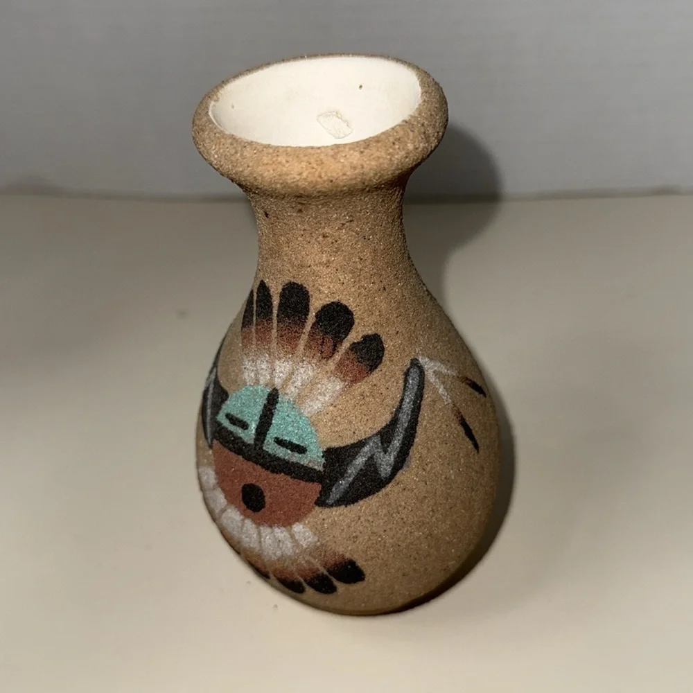 Southwest Navajo Dine Signed Sand Art Pottery Decorative Vase with Tribal Design